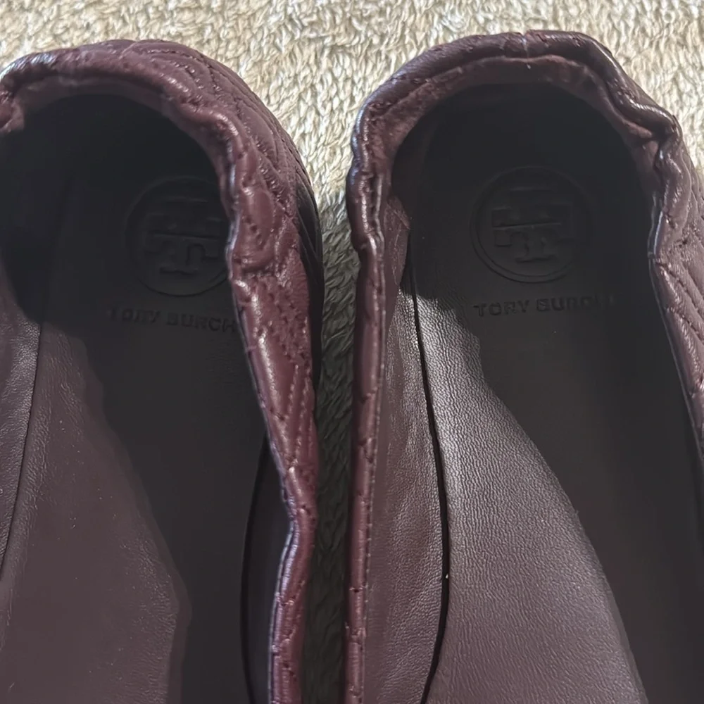 Tory Burch Quilted Minne Napps Burgundy Ballet Flats‎ with Gold Emblem - Picture 3 of 10